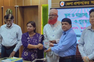 লক্ষ্মীপুরে সেরা ১৭ লেখক-প্রতিষ্ঠানকে সম্মাননা