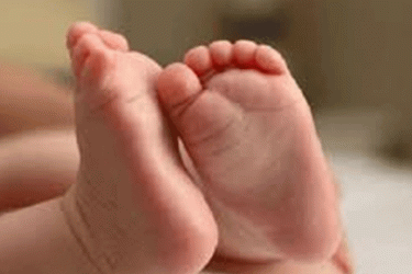 টঙ্গীতে ময়লার স্তূপ থেকে নবজাতক উদ্ধার