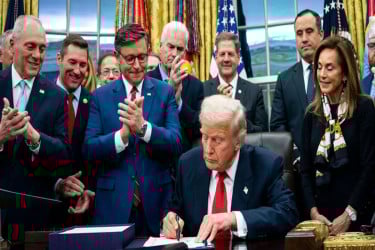 ৪৩ দিন পর যুক্তরাষ্ট্রে দীর্ঘতম সরকারি শাটডাউনের অবসান