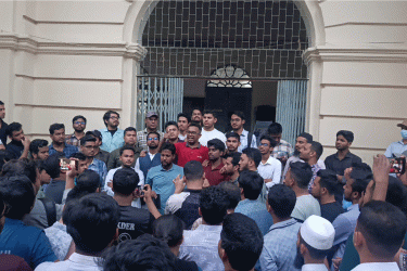 জকসু নির্বাচন ঘিরে উন্মুক্ত লাইব্রেরি বন্ধে বিক্ষোভ