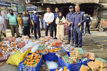 নোংরা পরিবেশে ড্রিংক তৈরির অভিযোগে কারখানা সিলগালা