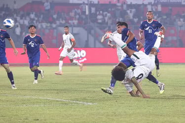 শেষ মুহূর্তে গোল হজমে জেতা ম্যাচ ড্র করলো বাংলাদেশ