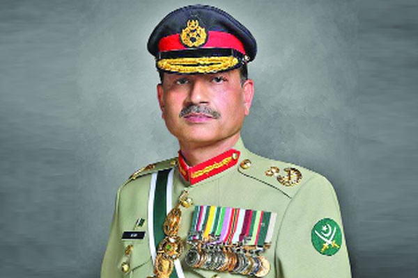 পাক সেনাপ্রধানের ক্ষমতা বাড়ল
