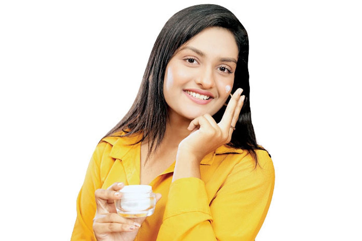 খসখসে রুক্ষ ত্বক? ঘরেই বানিয়ে নিন ৩ ধরনের প্রাকৃতিক ক্রিম