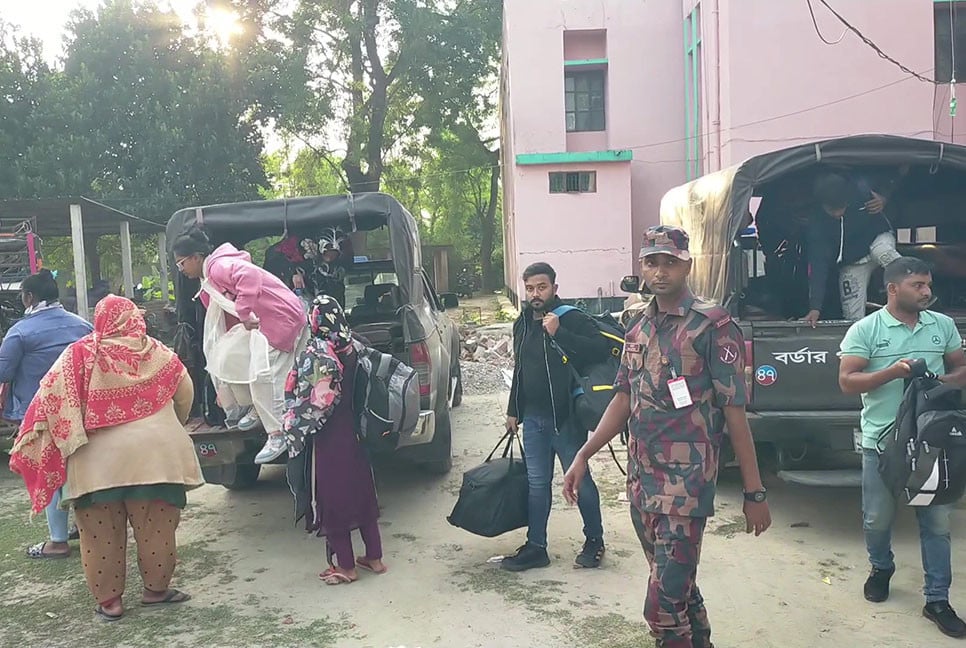 মেহেরপুরে সীমান্তে ১২ বাংলাদেশিকে ফেরত দিল বিএসএফ