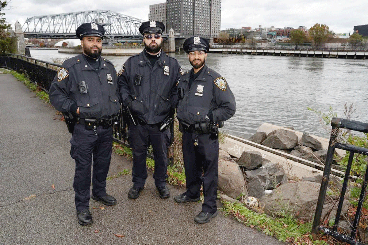 নিউইয়র্কে নদীতে ঝাঁপ দেওয়া তরুণীকে বাঁচানো তিন পুলিশ অফিসারের একজন বাংলাদেশি
