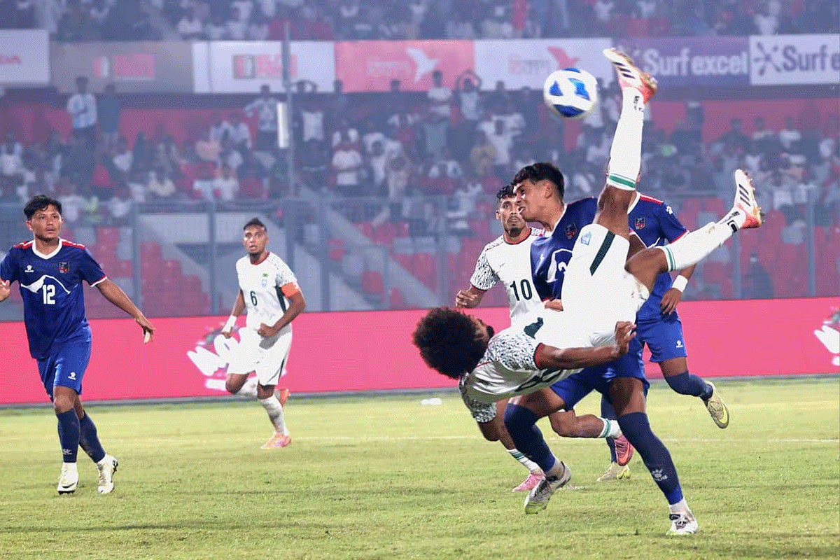 বাইসাইকেল গোল করা হামজার প্রশংসায় ফিফা