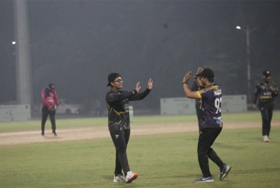 ঢাকা মেভরিক্সকে হারিয়ে ফাইনালে বসুন্ধরা স্ট্রাইকার্স