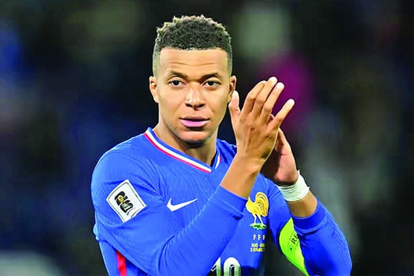 এমবাপ্পের ৪০০ বিশ্বকাপে ফ্রান্স