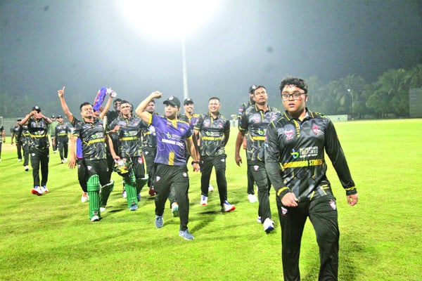 ঢাকা মেভরিক্সকে হারিয়ে ফাইনালে বসুন্ধরা স্ট্রাইকার্স