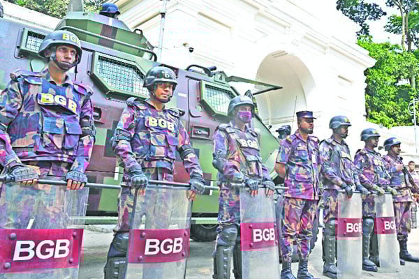 সর্বোচ্চ সতর্ক আইনশৃঙ্খলা বাহিনী