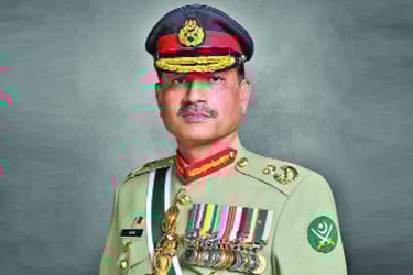 পাক সেনাপ্রধানের ক্ষমতা বাড়ল