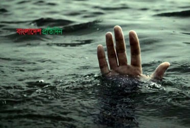 মেঘনায় ট্রলার ডুবে দুই যুবক নিখোঁজ
