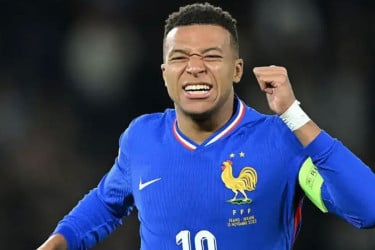 এমবাপ্পের জোড়া গোলে ইউক্রেনকে উড়িয়ে বিশ্বকাপের টিকিট নিশ্চিত করল ফ্রান্স