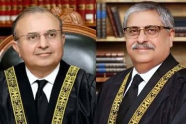 সংবিধান সংশোধনে ক্ষুব্ধ হয়ে পাকিস্তান সুপ্রিম কোর্টের দুই বিচারপতির পদত্যাগ