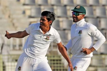 হাম্প্রেসকে সাজঘরে পাঠালেন তাইজুল, জয়ের আরও কাছে টাইগাররা