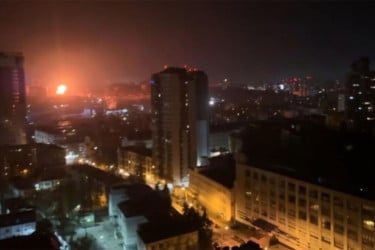 কিয়েভে ক্ষেপণাস্ত্র-ড্রোনের বড় হামলা চালিয়েছে রাশিয়া