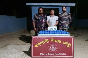 উখিয়ায় ইয়াবাসহ চোরাকারবারি আটক