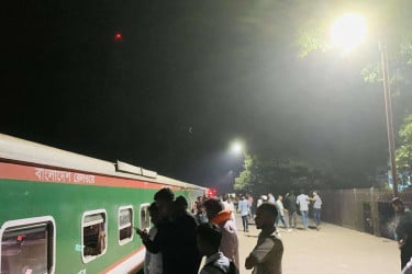 ব্রাহ্মণবাড়িয়ায় ফের রেললাইনে আগুন