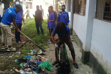 দীর্ঘদিনের বর্জ্য অপসারণ: কলাপাড়ায় হাসপাতাল ক্যাম্পাসে পরিচ্ছন্নতা কার্যক্রম
