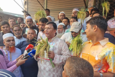 মুন্সীগঞ্জে তারেক রহমানের ৩১ দফা প্রচারে লিফলেট বিতরণ