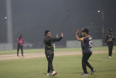 ঢাকা মেভরিক্সকে হারিয়ে ফাইনালে বসুন্ধরা স্ট্রাইকার্স