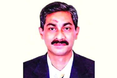 টাকার বস্তা নিয়ে হাসিনা স্বজনকে ভাগিয়ে দিয়েছেন