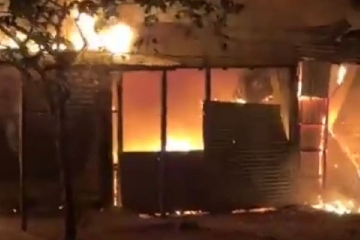 লক্ষ্মীপুরে আগুনে পুড়েছে ৬ দোকান