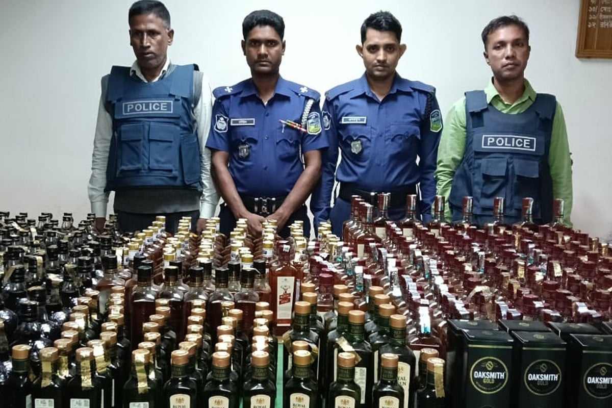 শেরপুর সীমান্তে বিপুল ভারতীয় মদ জব্দ