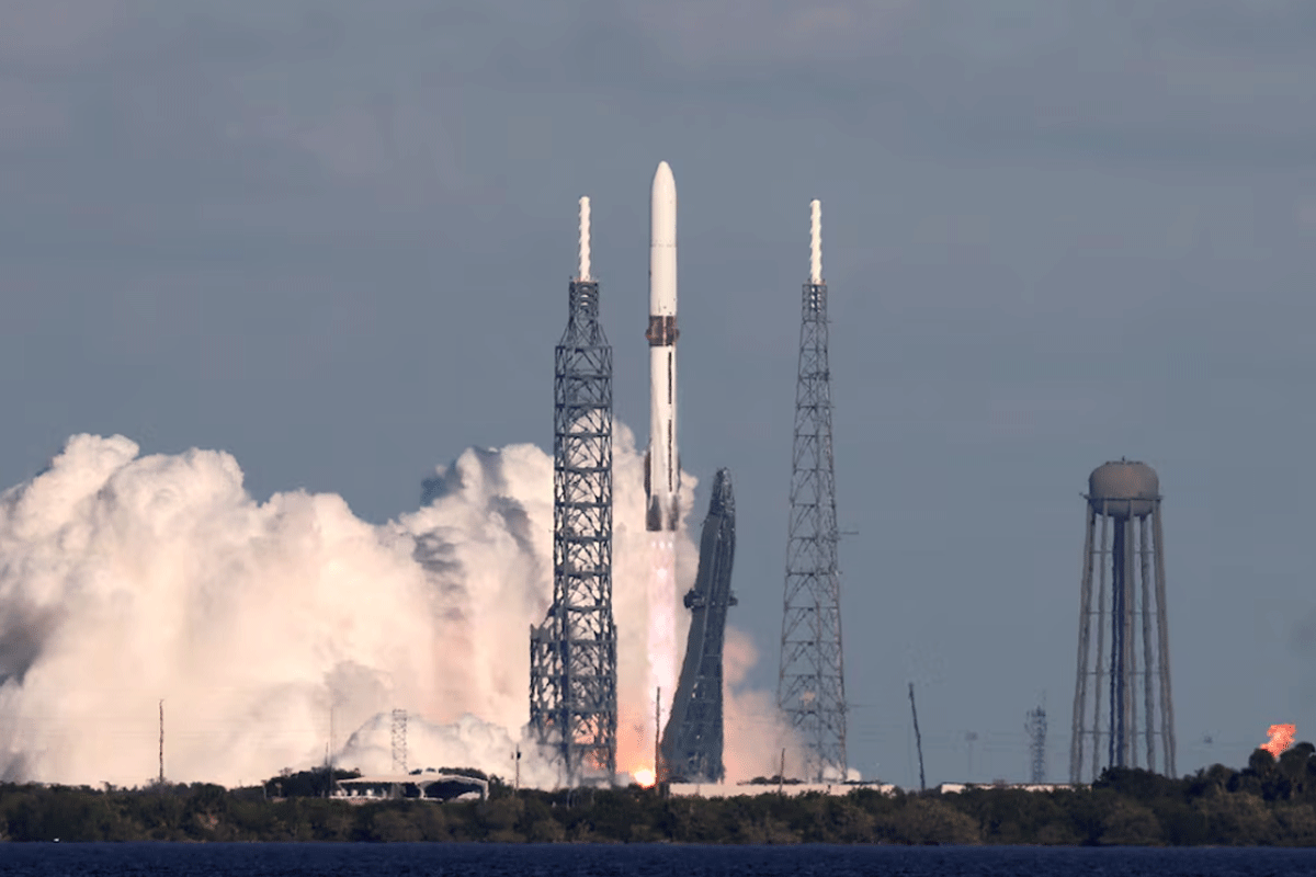 মঙ্গলের উদ্দেশ্যে রকেট উৎক্ষেপণ করেছে অ্যামাজনের প্রতিষ্ঠাতা