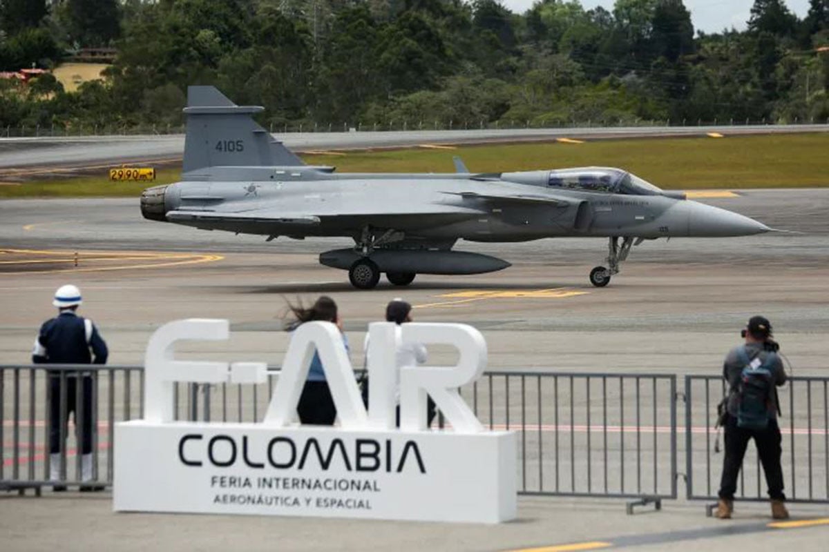 সুইডিশ যুদ্ধবিমান কিনতে ৪.৩ বিলিয়ন ডলারের চুক্তি কলম্বিয়ার