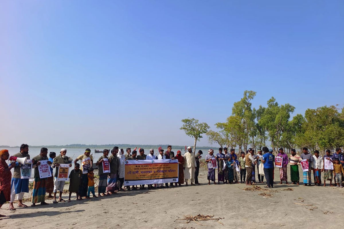 জলবায়ু পরিবর্তনে ক্ষতিপূরণের দাবিতে বলেশ্বর নদীতে নৌ-র‍্যালি