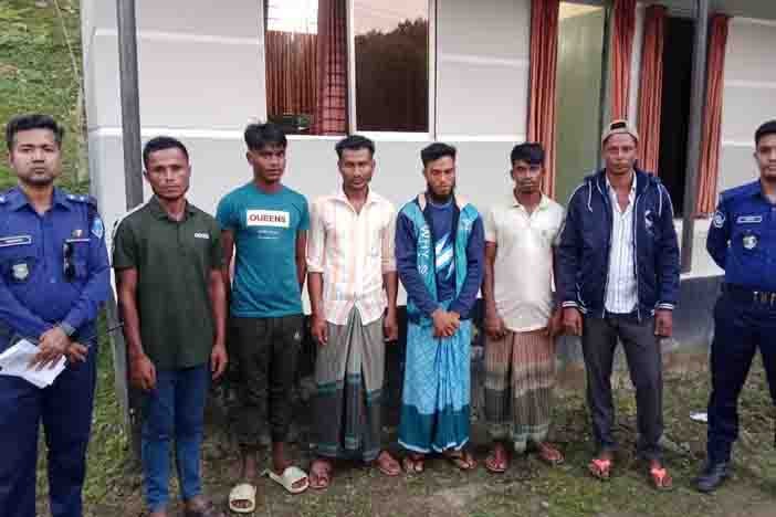 বান্দরবানে চেকপোস্টে ধরা পড়ল ৬ রোহিঙ্গা