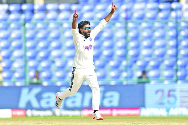 টেস্টে ডাবলসের কীর্তি জাদেজার