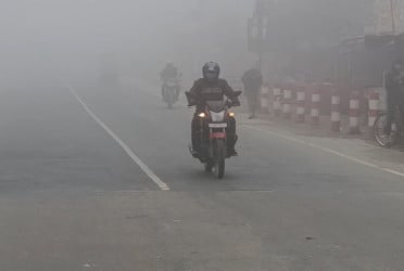 পঞ্চগড়ে ঝরছে কুয়াশা