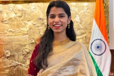 বিহারের ‘সবচেয়ে কম বয়সী’ বিধায়ক গায়িকা মৈথিলী ঠাকুর