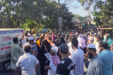 হত্যাকারীদের গ্রেফতারের দাবিতে লাশ নিয়ে ঢাকা-চট্টগ্রাম মহাসড়ক অবরোধ