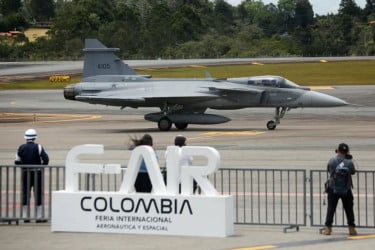 সুইডিশ যুদ্ধবিমান কিনতে ৪.৩ বিলিয়ন ডলারের চুক্তি কলম্বিয়ার