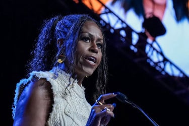 আমেরিকানরা এখনো নারী নেতৃত্বে প্রস্তুত নয়: মিশেল ওবামা