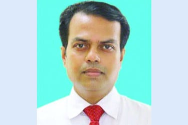 বউ পিটিয়ে জেলখাটা ব্যক্তি হলেন ডিসি!