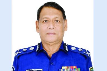 বিতর্কিতদের চিহ্নিত করা হচ্ছে