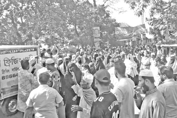 স্ত্রীর সাবেক প্রেমিকের ছুরিকাঘাতে যুবক খুন, লাশ নিয়ে মহাসড়ক অবরোধ