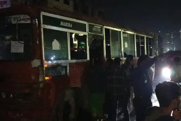 সাভারে মহাসড়কের পাশে থেমে থাকা বাসে আগুন