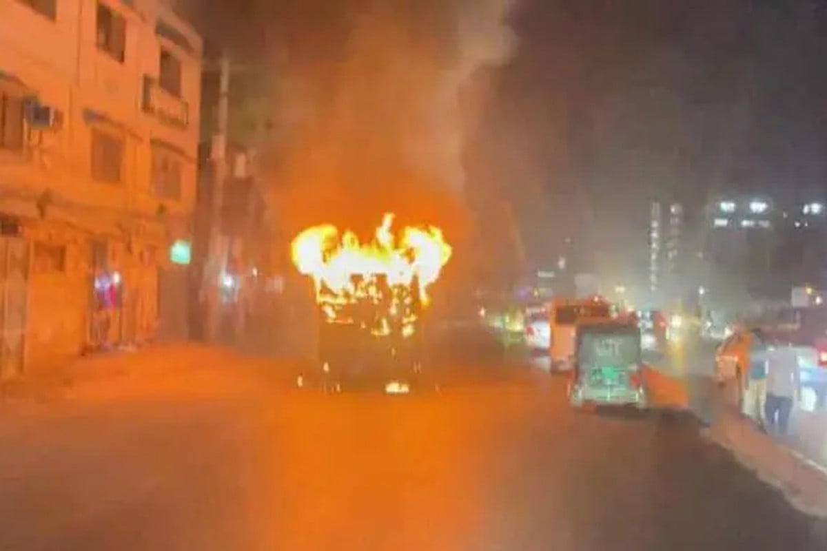 যান্ত্রিক ত্রুটির কারণে গাজীপুরে চলন্ত বাসে আগুন!