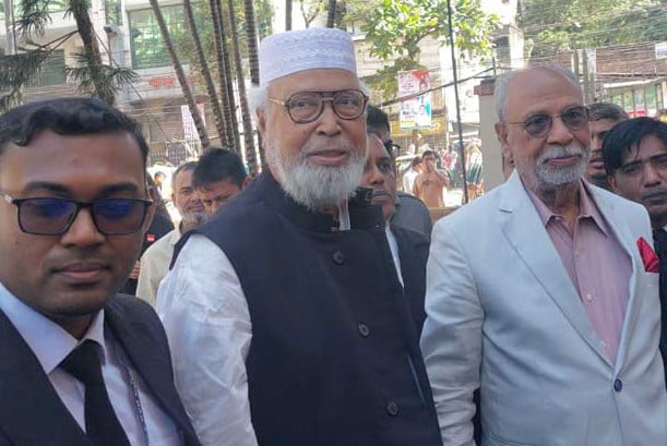 কাদের সিদ্দিকীকে সঙ্গে নিয়ে আদালতে হাজিরা দিলেন লতিফ সিদ্দিকী