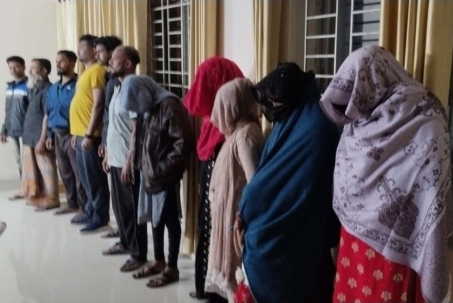 আটক ১৫ বাংলাদেশিকে বিজিবির কাছে হস্তান্তর করেছে বিএসএফ