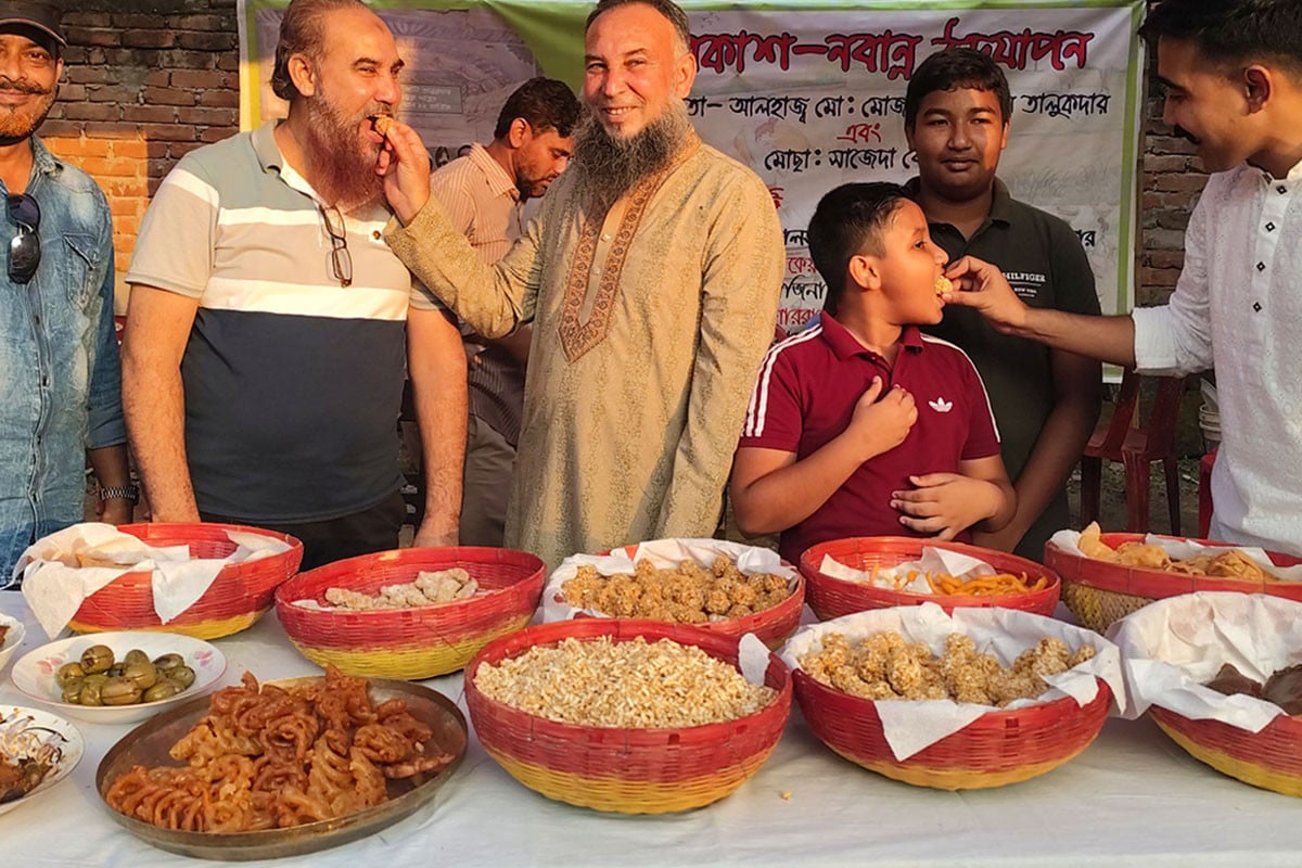 বগুড়ায় দুই শতাব্দীর নবান্ন উৎসবে মেতেছে গ্রামবাসী