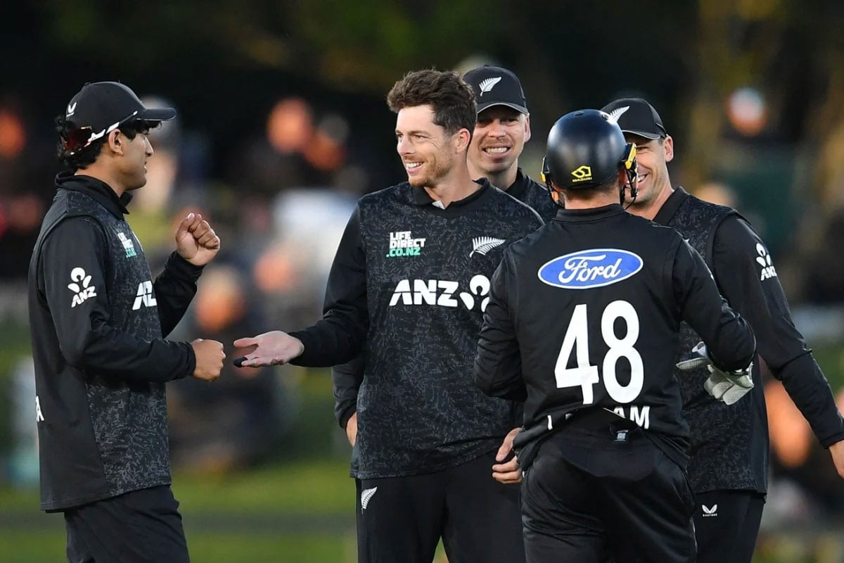 মিচেলের সেঞ্চুরিতে ওয়েস্ট ইন্ডিজকে হারিয়ে এগিয়ে নিউজিল্যান্ড