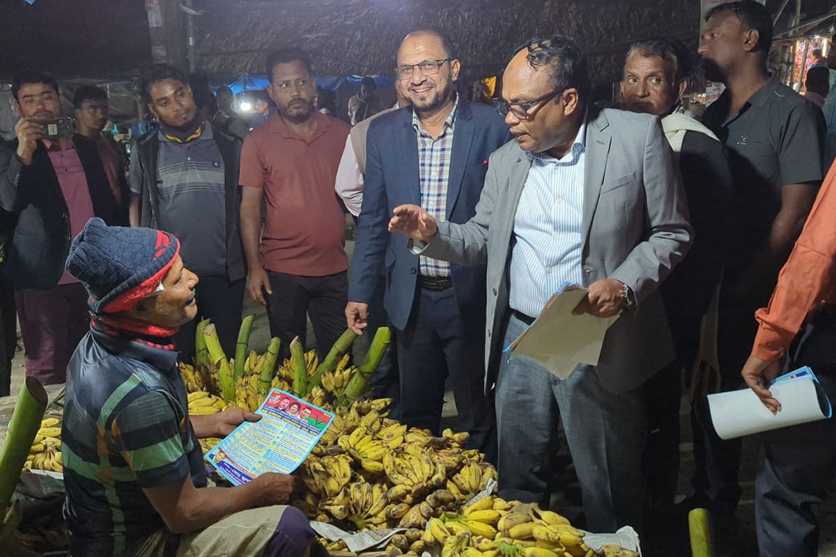 মোংলায় লিফলেট বিতরণ ও ধানের শীষের প্রচারণা