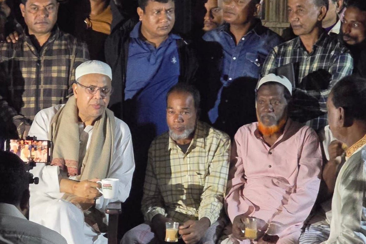 চায়ের আড্ডায় টুকুর গণসংযোগ